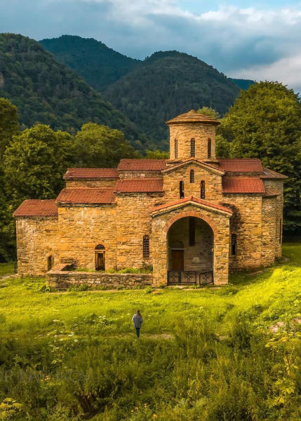 Аланские храмы Нижнего Архыза