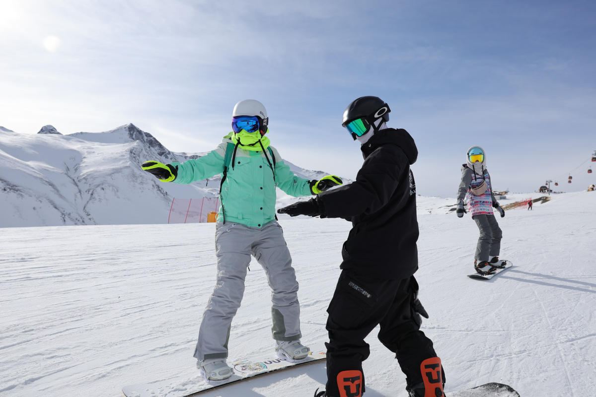 Начинаем неделю праздничных новостей с курорта «Архыз»